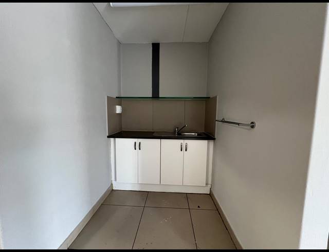 347M² WAREHOUSE TO LET IN STRIJDOMPARK